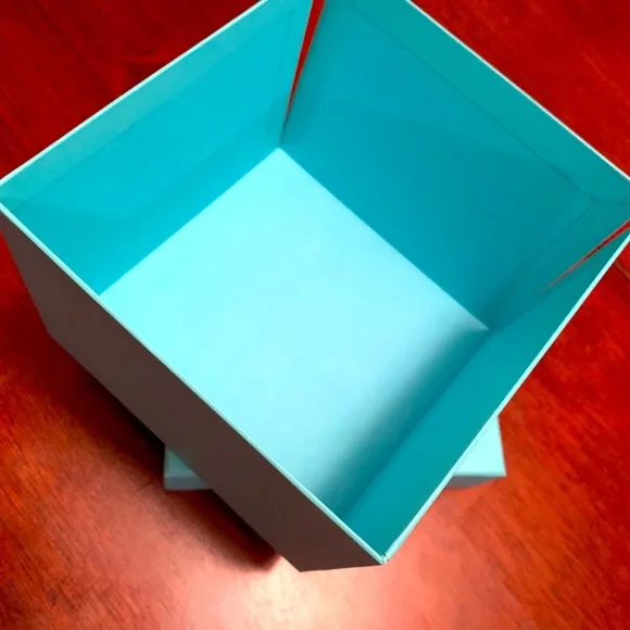 Brand new authentic Tiffany legendary box . Hot🌞